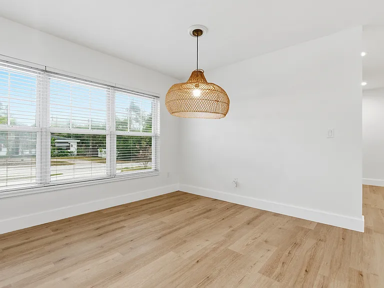 327 Sunny Ln — Photo 12