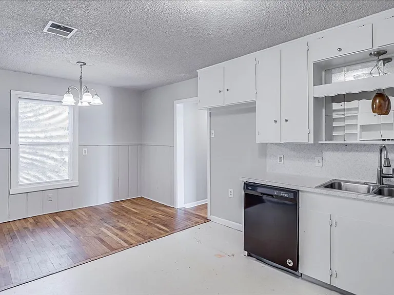6046 Hugo Dr — Photo 16