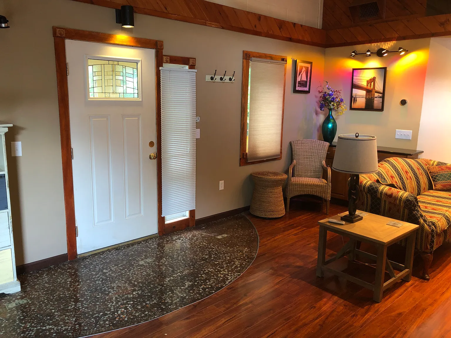 2 bed, 1200 sqft, $1,850 — Photo 2