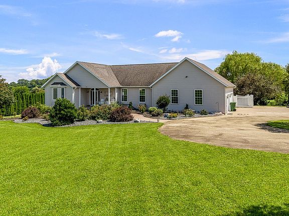 2nd image of 701 Sarah Ln