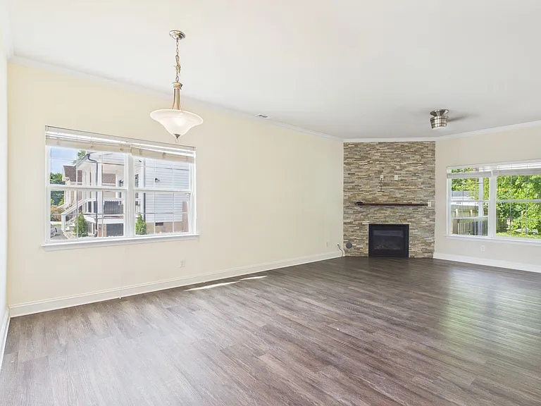 4901 Warwick Rd E — Photo 5