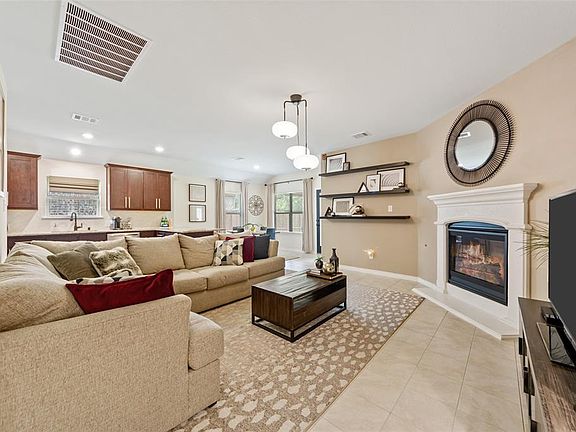 2nd image of 1620 Abigail Ln
