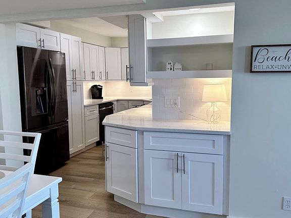 3rd image of 4005 Gulf Shore Blvd N APT 703