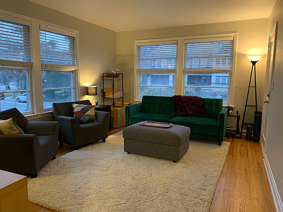 4th image of 2344 Oak St Unit 4