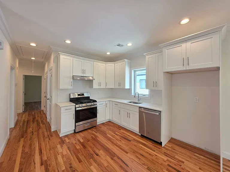 292 Eltingville Blvd #2 — Photo 1