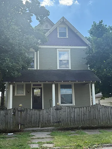1005 E Adams St Photo 1