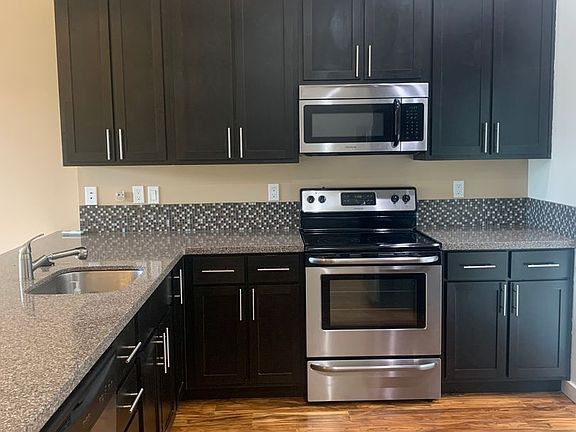 2nd image of 449 SE Washington St #441