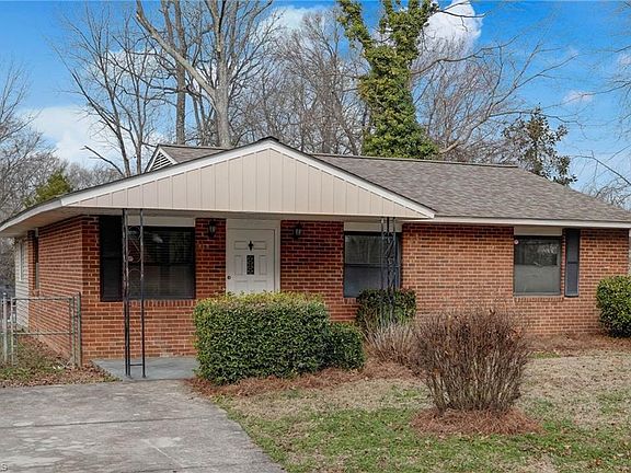 3rd image of 2202 Willow Rd