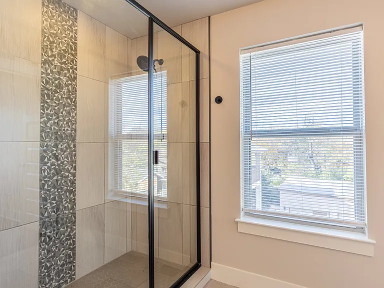 130 Rose Ln #202 — Photo 38
