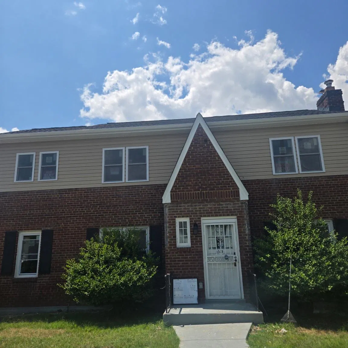 3 bed, 1.0 bath, 838 sqft, $1,989 — Photo 1