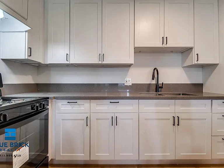 14235 Vanowen St #6 — Photo 7