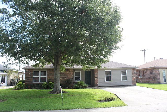 1st image of 214 Cypress Village Dr