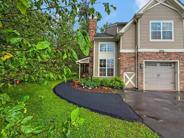 1218 Clymer Ln, Pocono Pines, PA 18350