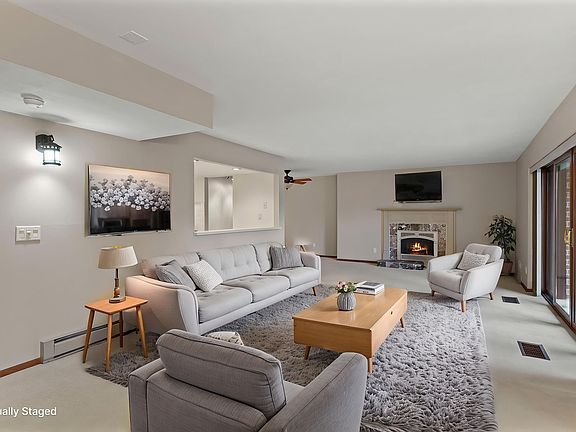 3rd image of 325 S Yellowstone Dr APT 223