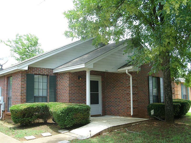 2nd image of 2711 Country Brook Dr