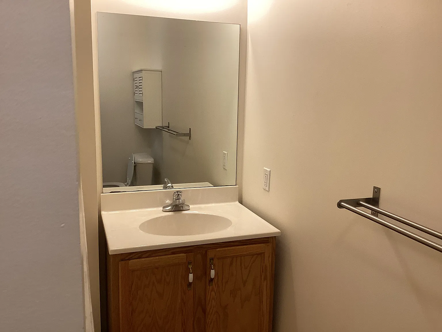 2 bed, 800 sqft, $1,300 — Photo 3