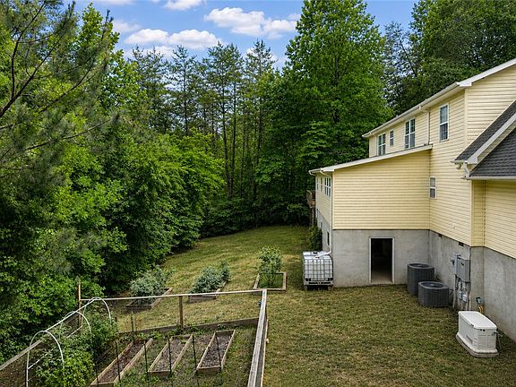4th image of 362 Ridge Rd