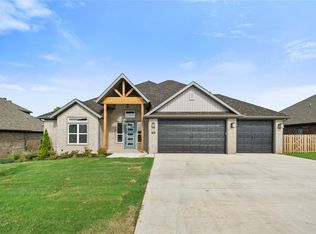 702 Valley Ln, Springdale, AR 72762