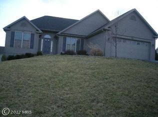 79 Mercer Ln, Falling Waters, WV 25419