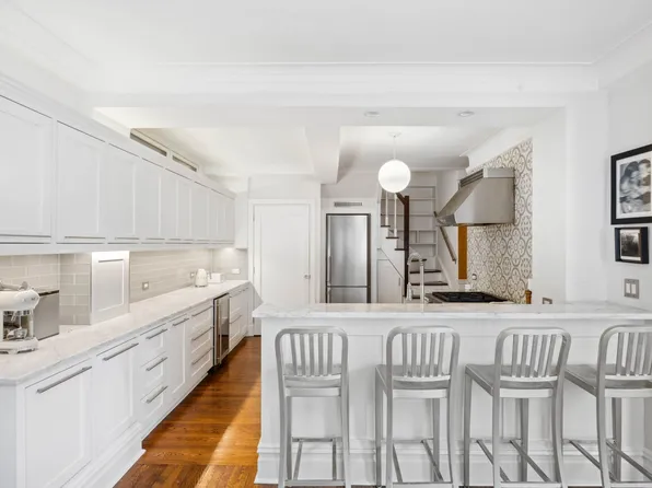 136 East 36th Street image 5 of 26