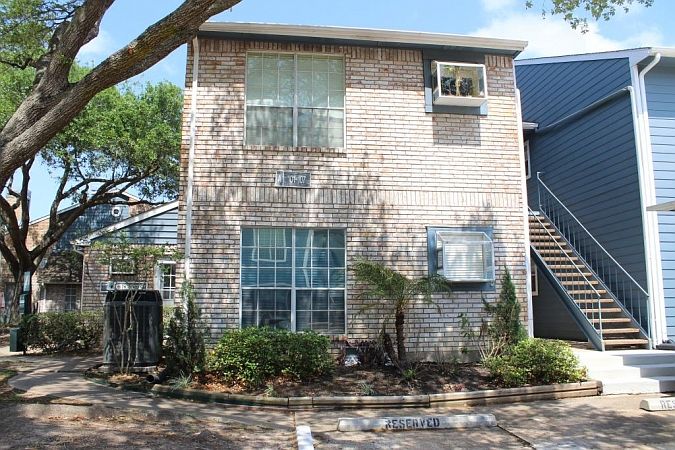 1st image of 2323 Fairwind Dr APT 107
