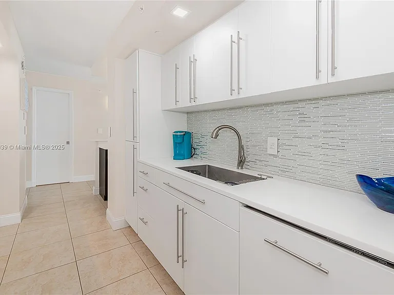 6917 Collins Ave #511 — Photo 11
