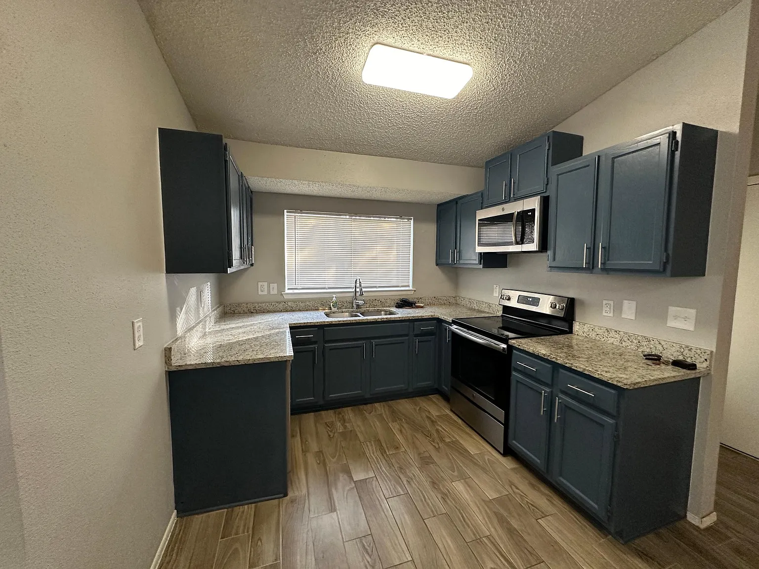 3 bed, 1095 sqft, $1,400 — Photo 4