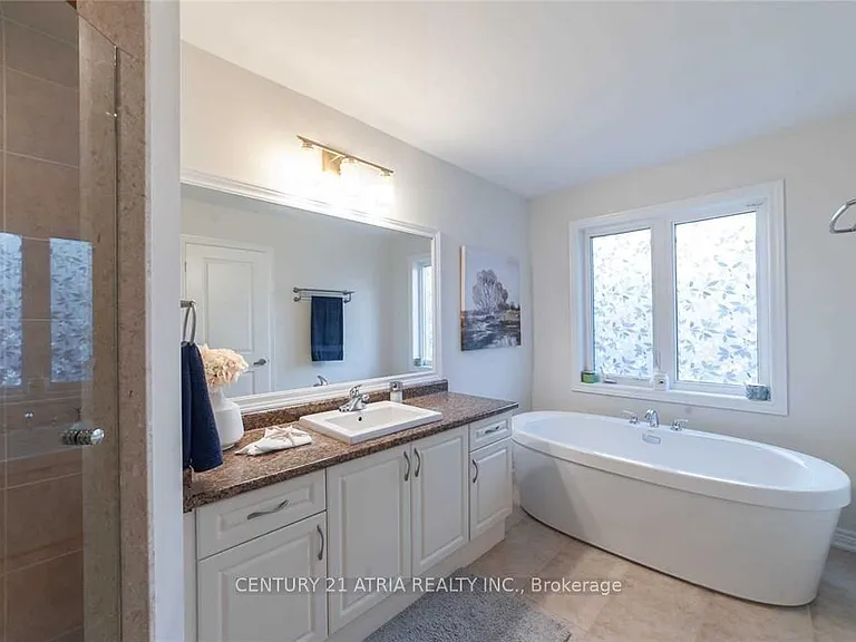58 Mondial Cres — Photo 11