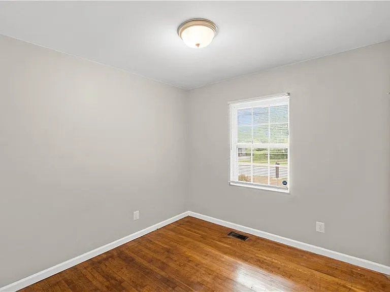 2161 Rochelle Way — Photo 8