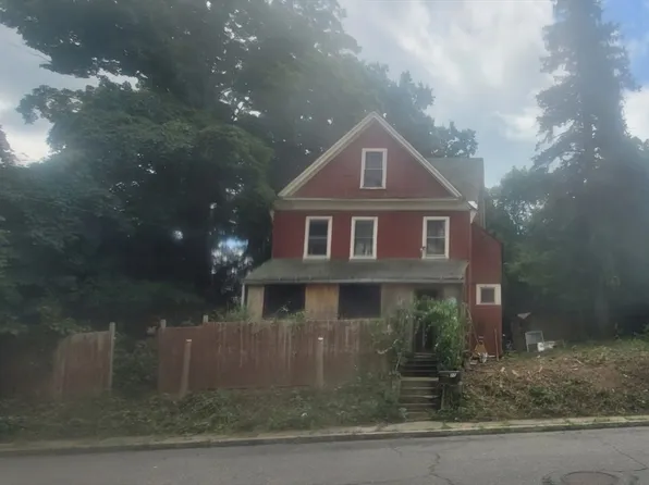 10 Walnut St, Ware, MA 01082