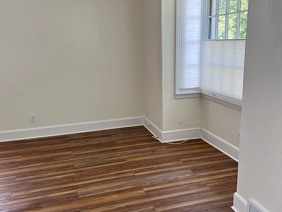 5th image of 112 S Burton Pl