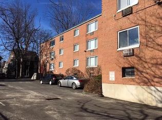 37 Kenyon St #302, Hartford, CT 06105