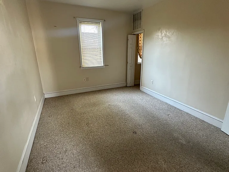 2205 Madison Sq — Photo 22