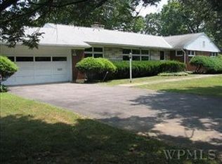 21 Thornwood Dr, Poughkeepsie, NY 12603