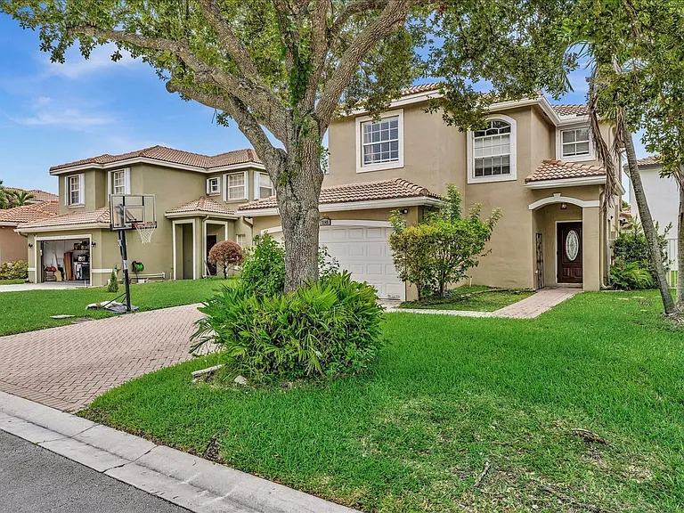 7145 Crescent Creek Way #7145 — Photo 1