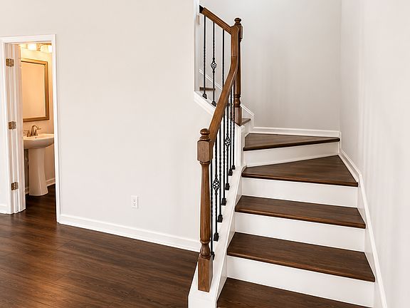 2nd image of 605 S Pinewalk Way