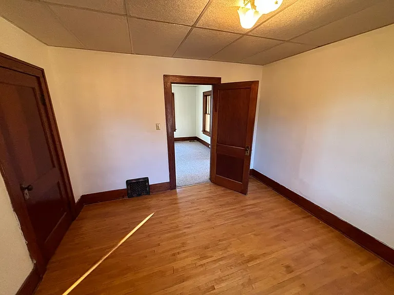510 Vaughn St — Photo 7