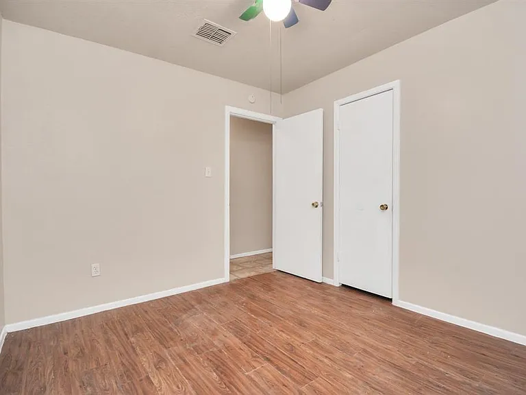 4803 Beechaven St — Photo 14