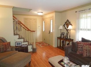185 Ackerly St, Riverhead, NY 11901