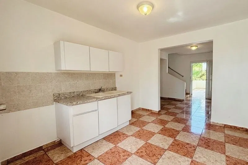 3 bed, 1.5 bath, 1800 sqft, $1,000 — Photo 2