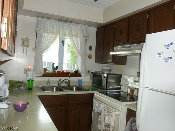 3rd image of 1302 Pembrooke Dr APT E