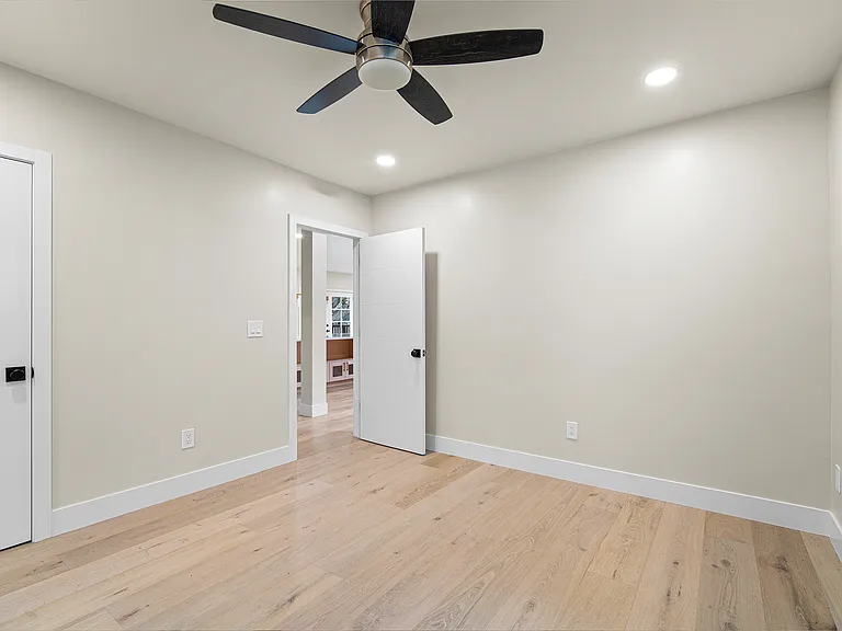 483 Boynton Ave — Photo 13