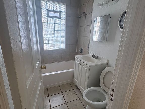 4th image of 2145 N 29th St #2145
