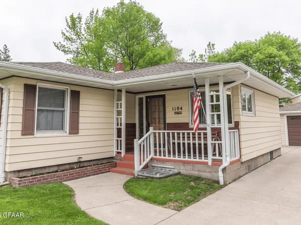 1104 5th Ave NW, East Grand Forks, MN 56721