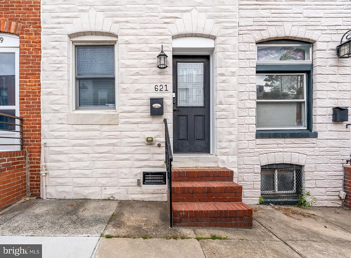 Building Photo - 621 S Rose St