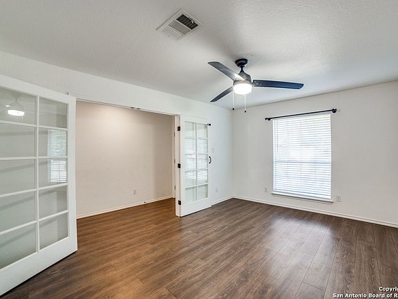 4th image of 435 Dandelion Bend