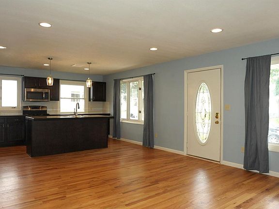 3rd image of 1050 Veto St NW #1050