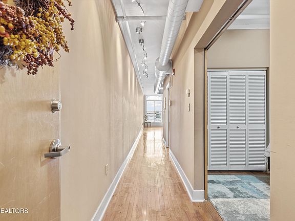 5th image of 418 S Gay St Ste 605