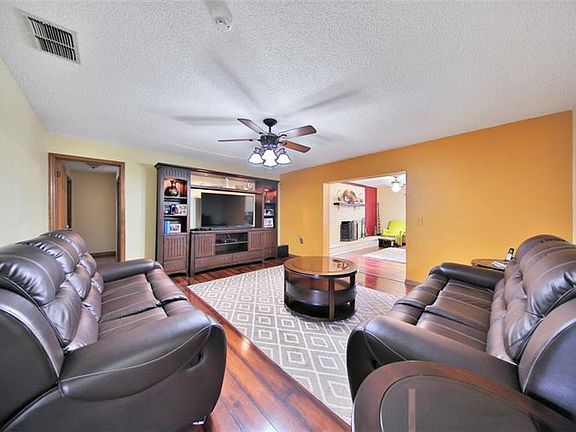 4th image of 111 Cherry Laurel Dr