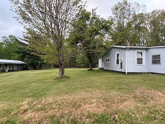 3rd image of 829 Stonewall Rd
